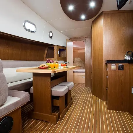 Jacht Motorowy Tes 393 Illuminatus Bateau-hôtel *