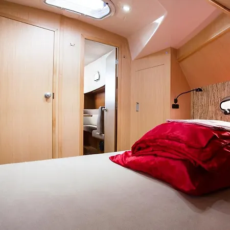 Botel Jacht Motorowy Tes 393 Illuminatus *