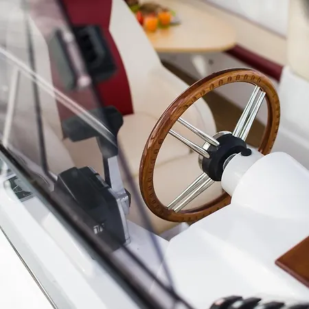 Jacht Motorowy Tes 393 Illuminatus Botel