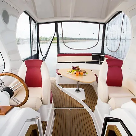 Jacht Motorowy Tes 393 Illuminatus Botel