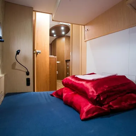 Bateau-hôtel Jacht Motorowy Tes 393 Illuminatus *