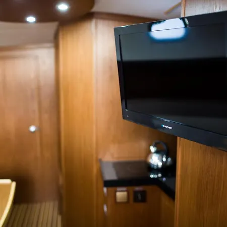 Jacht Motorowy Tes 393 Illuminatus Bateau-hôtel Wilkasy (Gizycko)