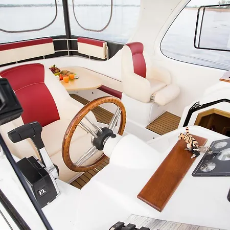 Botel Jacht Motorowy Tes 393 Illuminatus